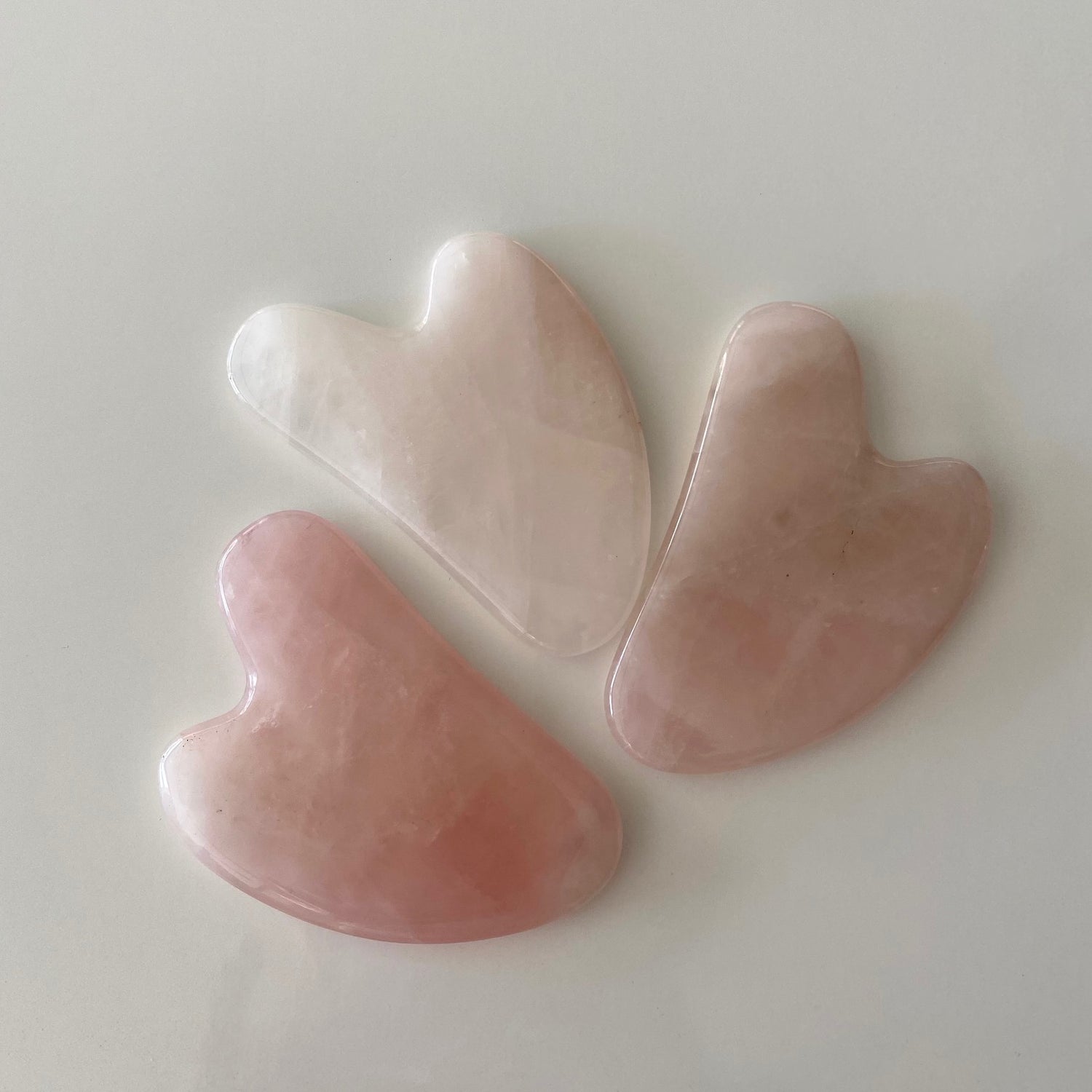 Piedra Gua Sha Corazón en Cuarzo Rosado